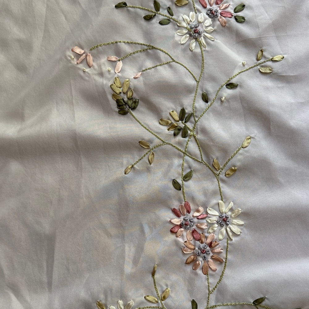 Elegant Floral Embroidered Shower Curtain - Picture 5 of 5